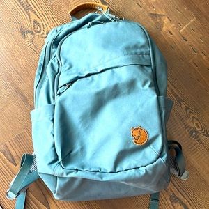 Fjallraven 20L bag in Dusk color